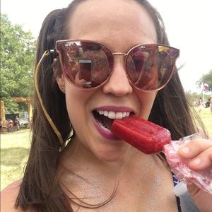 Meet your Posher, Camille